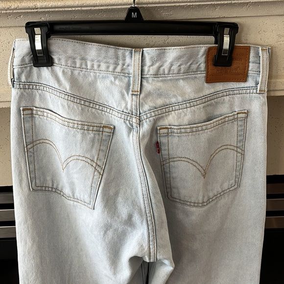 Levi's Wedgie Straight Button Down Ripped Jans Size 28 - Picture 3 of 9